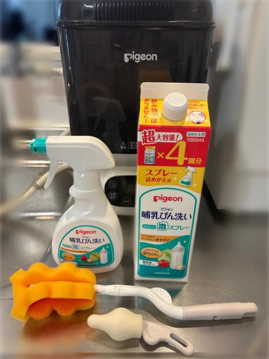 わが家で使っている哺乳瓶のお手入れグッズ｜ピジョンの泡スプレー本体と詰めかえ用・スポンジブラシ・乳首ブラシ・ポチット