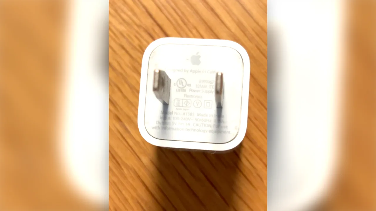 AppleのUSB電源アダプターのOUTPUT表示|5V 1A