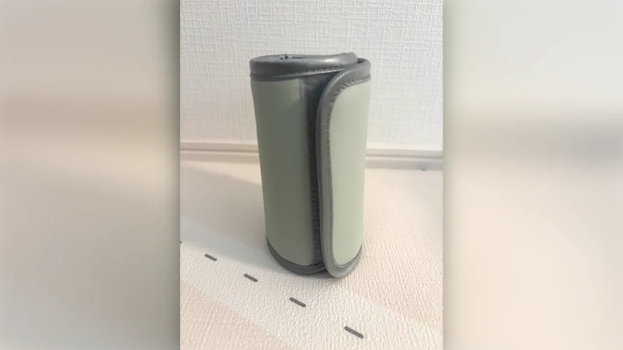 マジックテープで巻き付けて固定するLARUTANミルクウォーマー