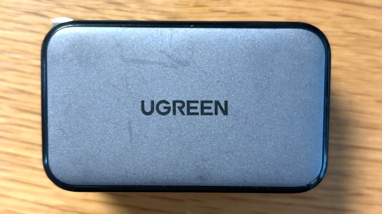 充電に使ったUGREENの65W 3ポート充電器