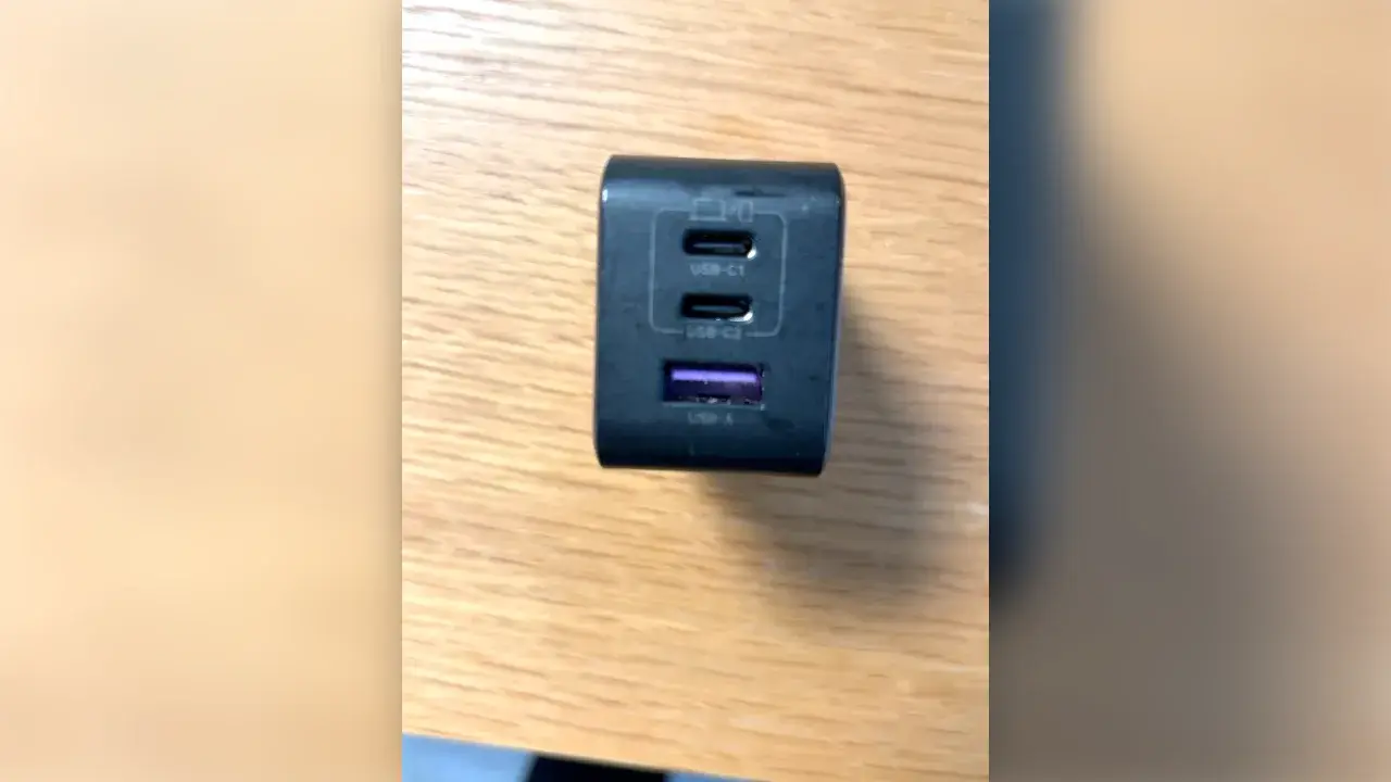 UGREENの充電器の端子|USB-C×2とUSB-A×1